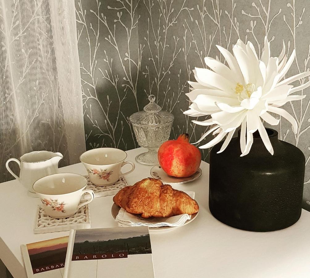 Bed and Breakfast Cortile Gancia - Sweet House Narzole Exterior foto